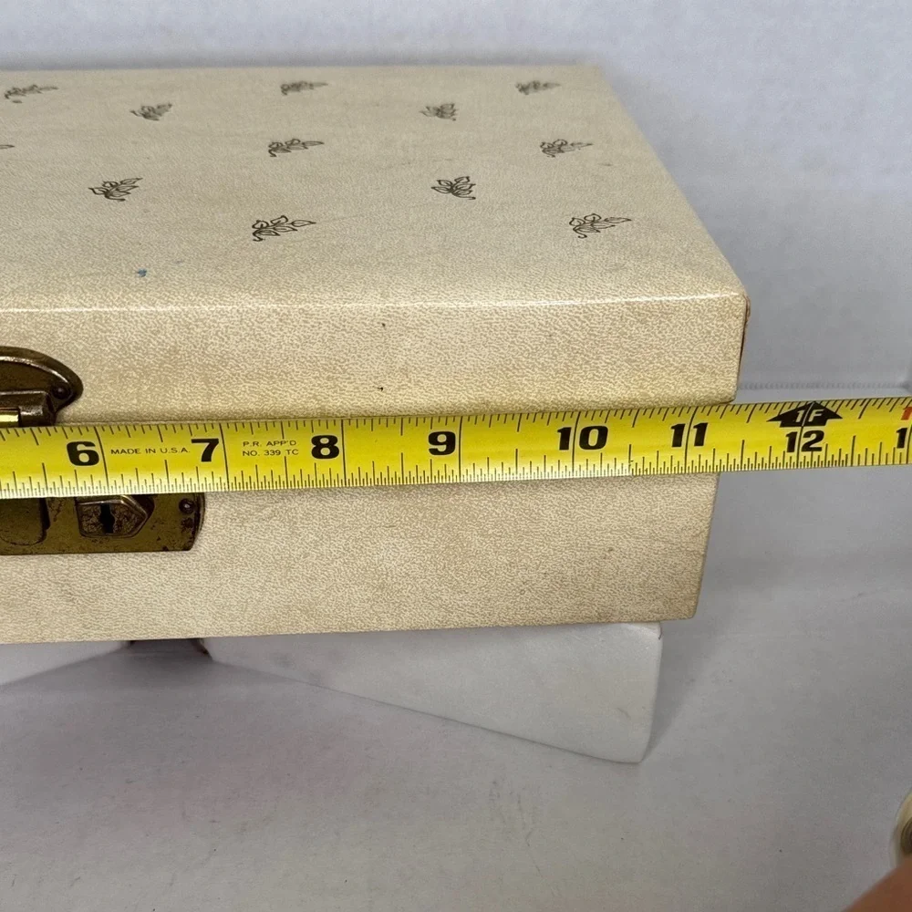 Vintage 1970's Cream and Gold Leaf Pattern Faux Leather Jewelry Box no key